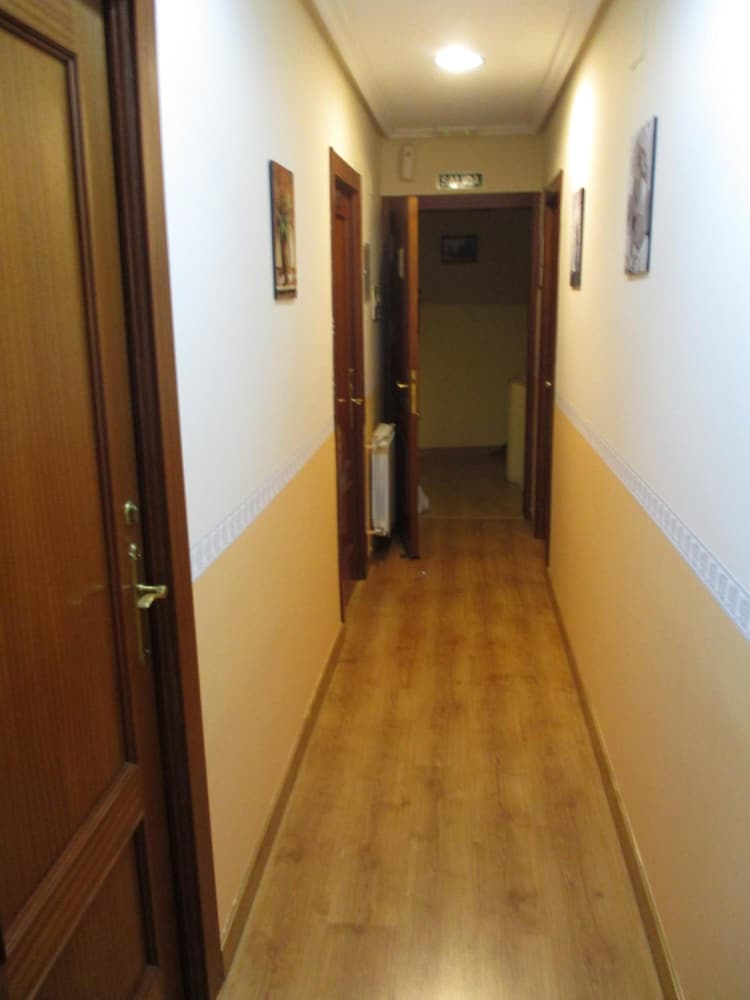 Фото Hostal Becares