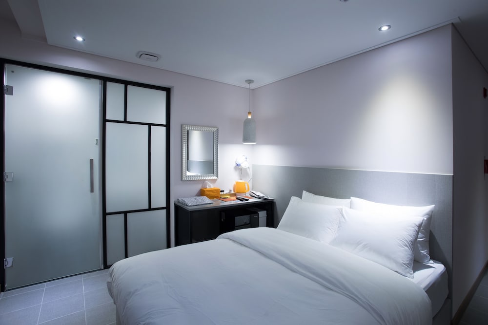 Фото Hotel Millhaus Shinchon