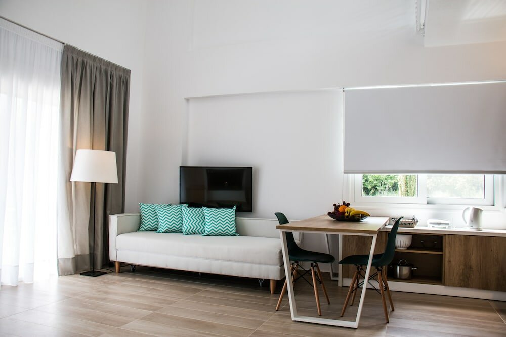 Фото Aristotelia Gi