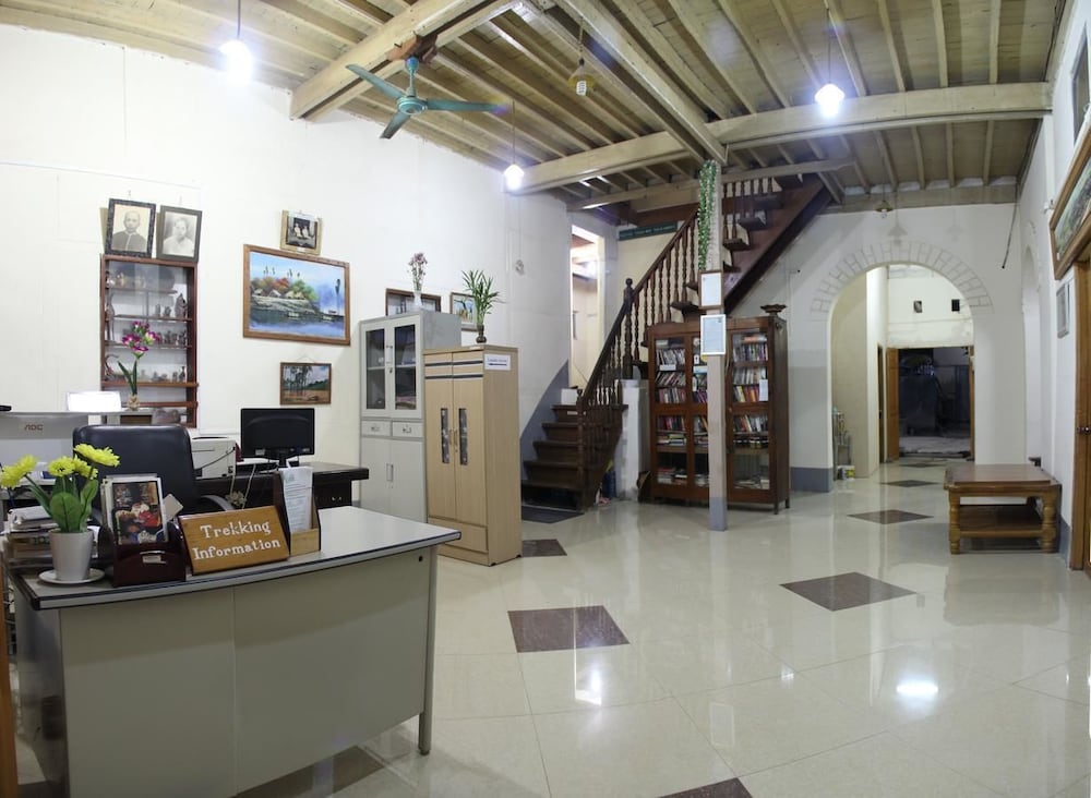 Фото Mr. Charles Guest House - Hostel