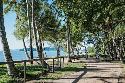 Гостиница Villa Beach - Palm Cove - Beachfront Luxury Suites в Палм-Кове