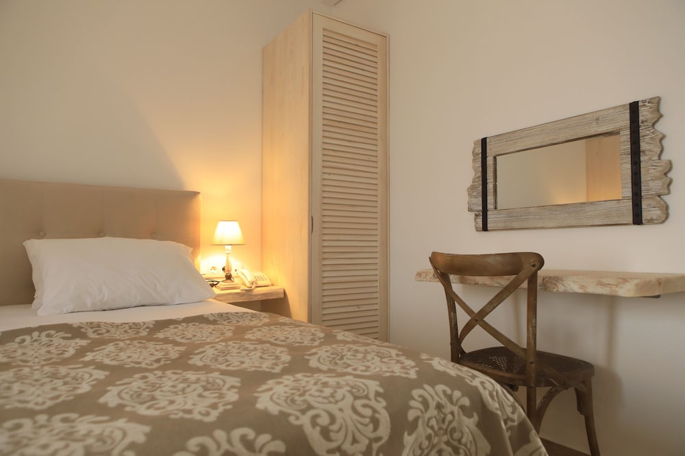 Фото Theasis Luxury Suites