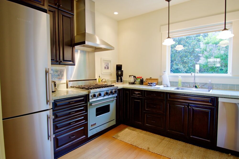 Фото Phinney Ridge Flat Backyard Oasis