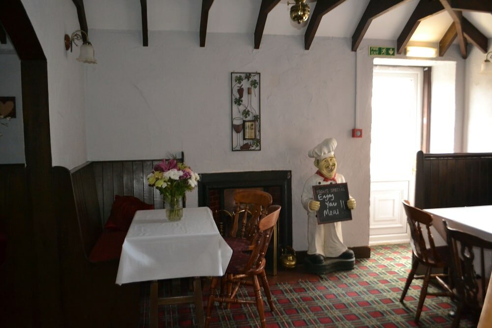 Фото Redhall Arms Hotel