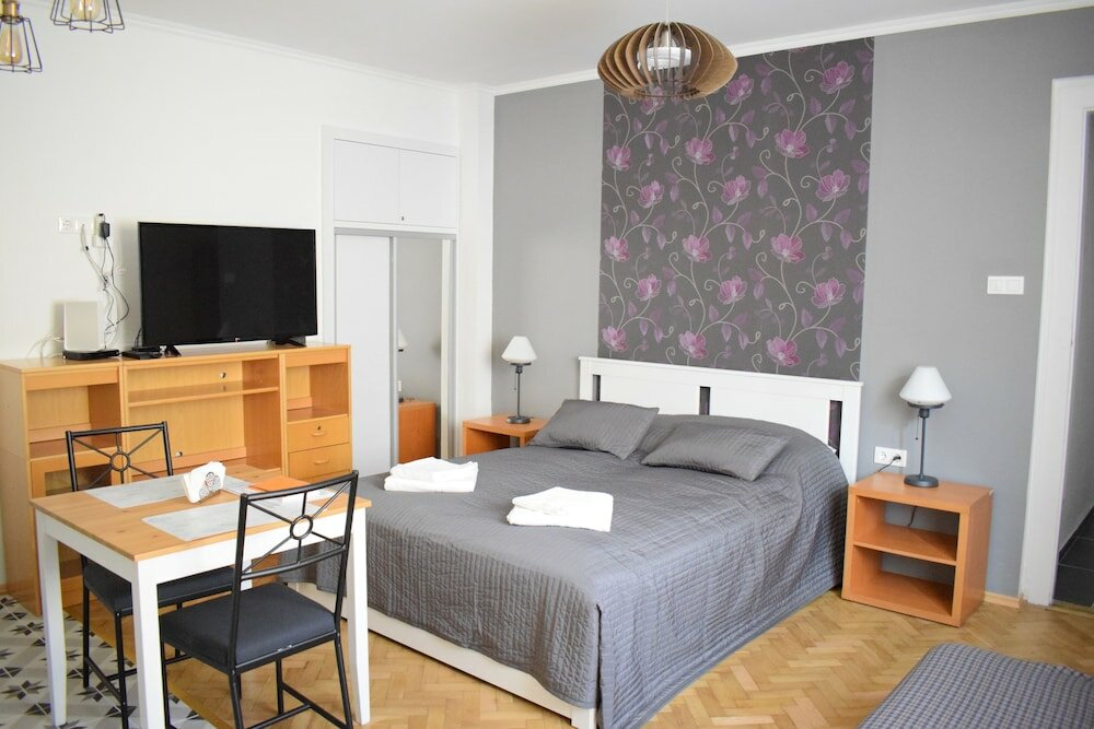 Фото Diamond Astoria 5 sun-lit apartment