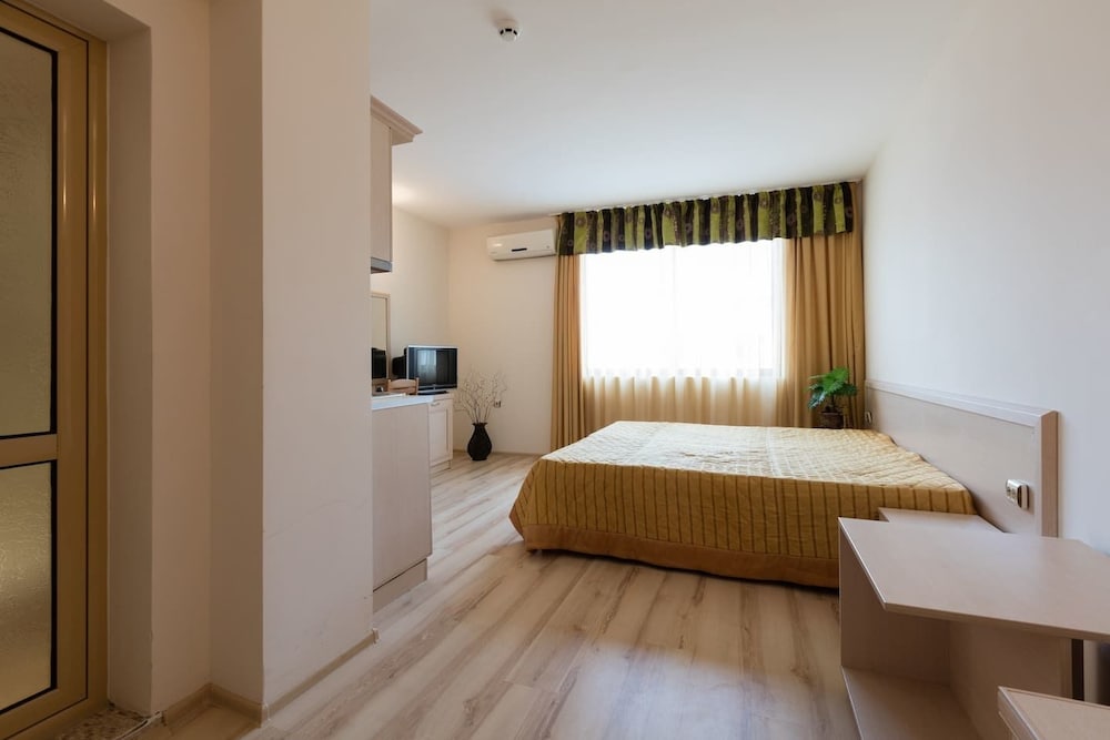 Фото отеля 2