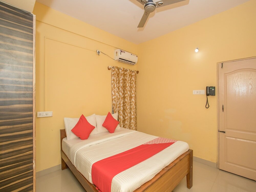 Фото Oyo 12776 SV Suites