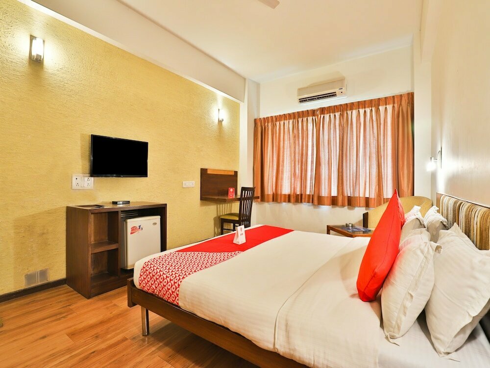 Hotel Oyo 12945 Hotel President, Gandhinagar, photo