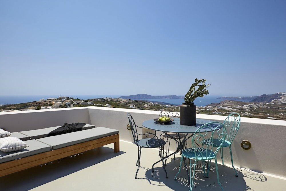 Фото White and Co. La Torre Suites