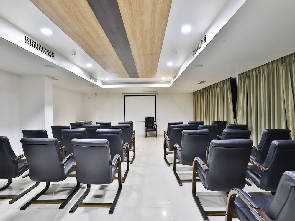 Фото Oyo 13479 Hotel Grand Nakshatra