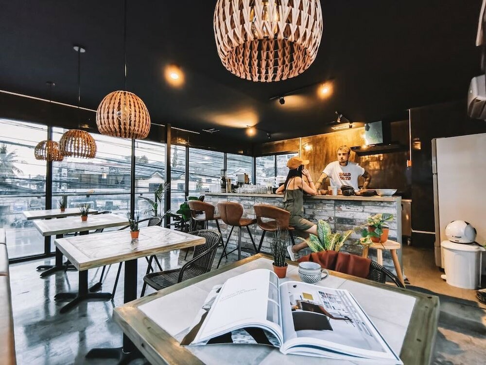 Фото Murals Sleepbox Capsule Hostel - Adults Only