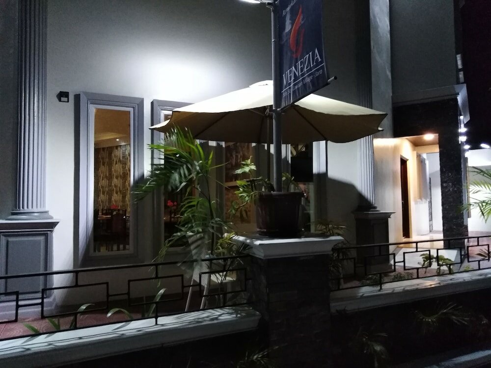 Фото Venezia Suites Hotel