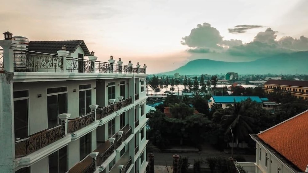 Фото Intanou Boutique Hotel Kampot