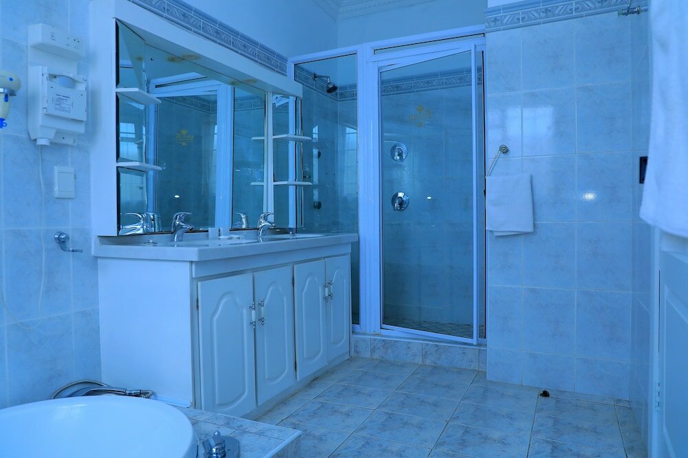 Фото King's Tide Boutique Hotel