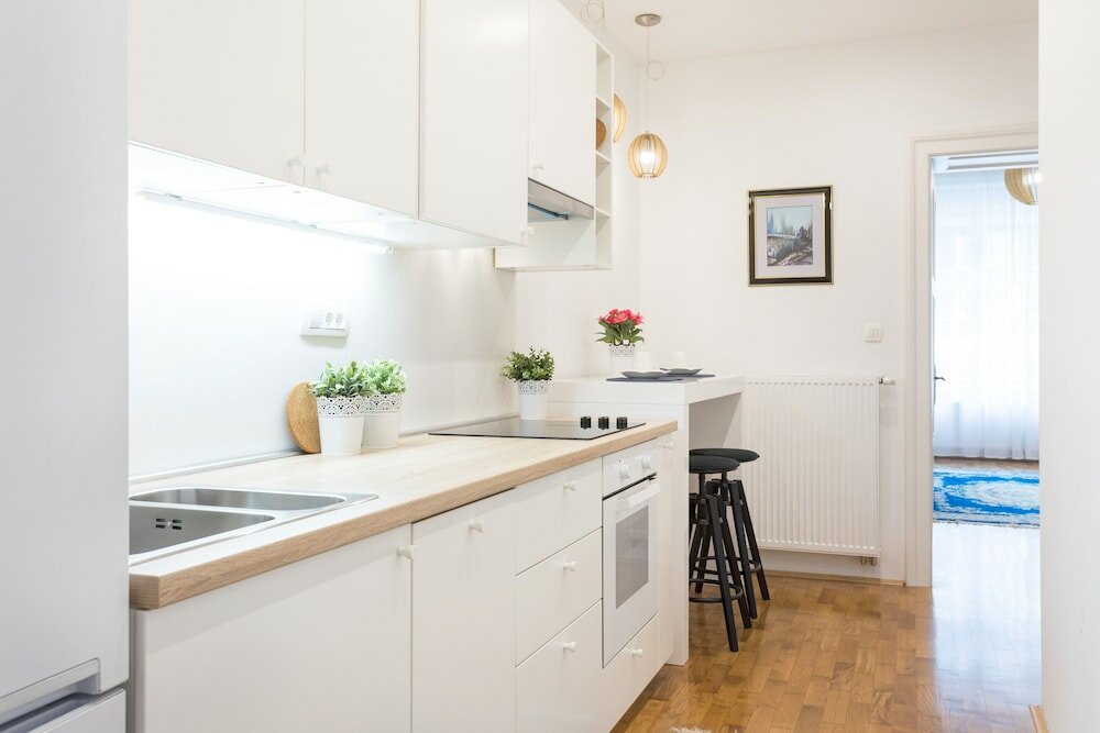 Фото Bright and Spacious Apartment in the City Center!