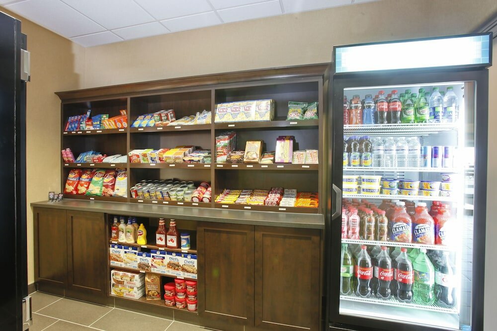 Фото Pomeroy Inn & Suites Prince George