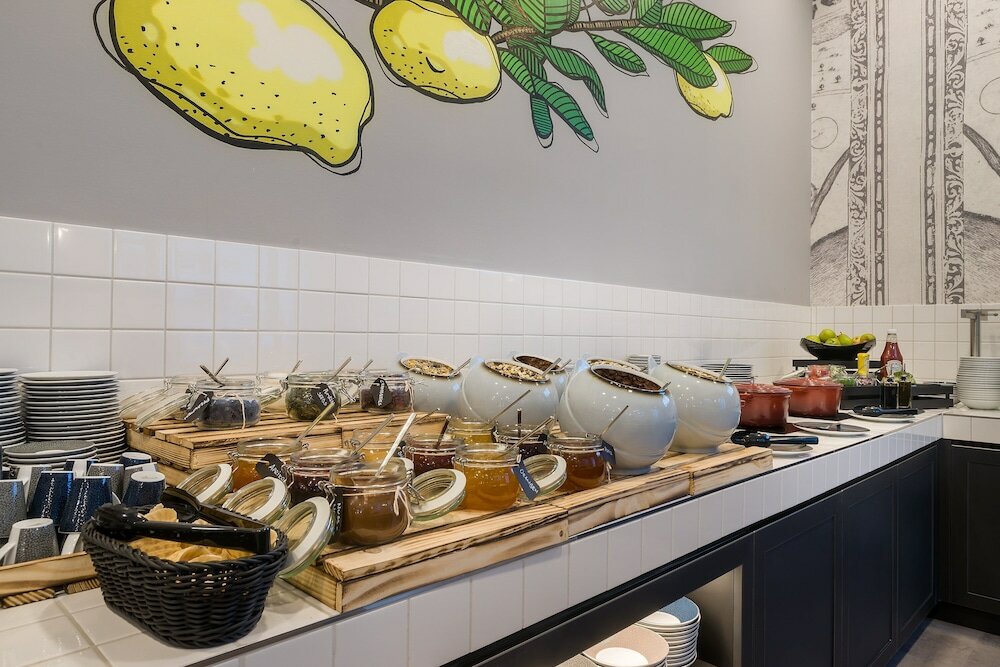 Фото The niu Square