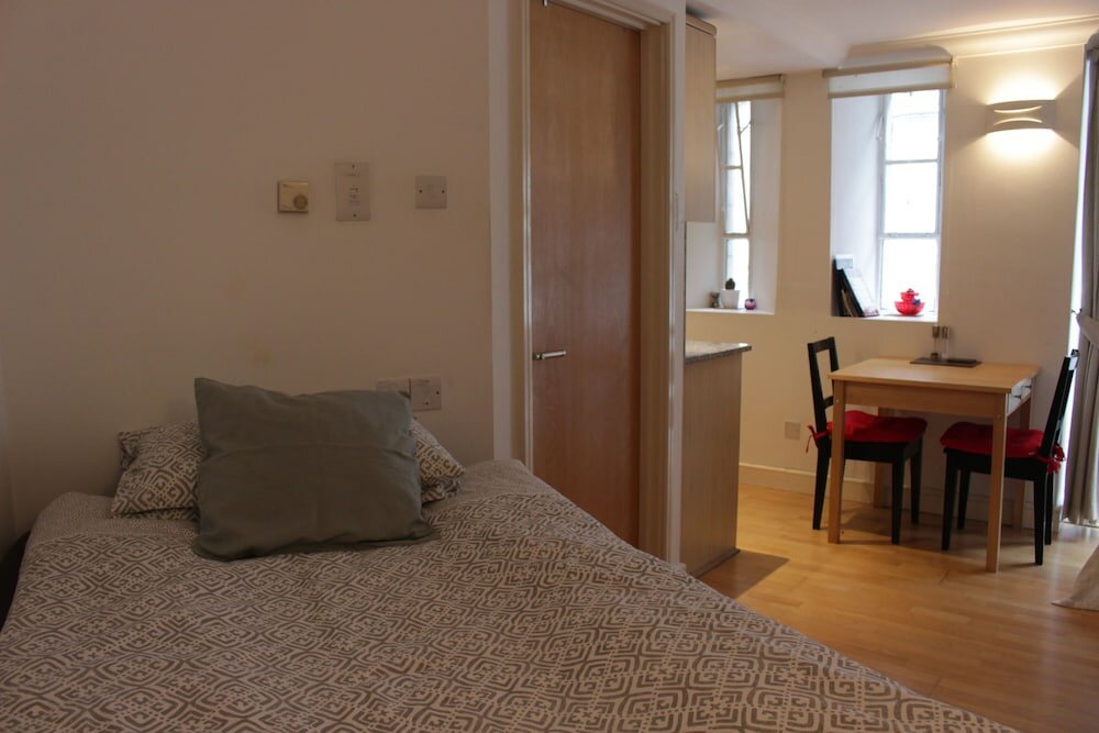 Фото Tower Hill Studio Appartment