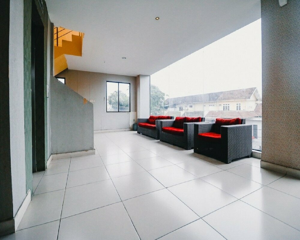 Hotel RedDoorz Plus near Cambridge City Square, Medan, photo