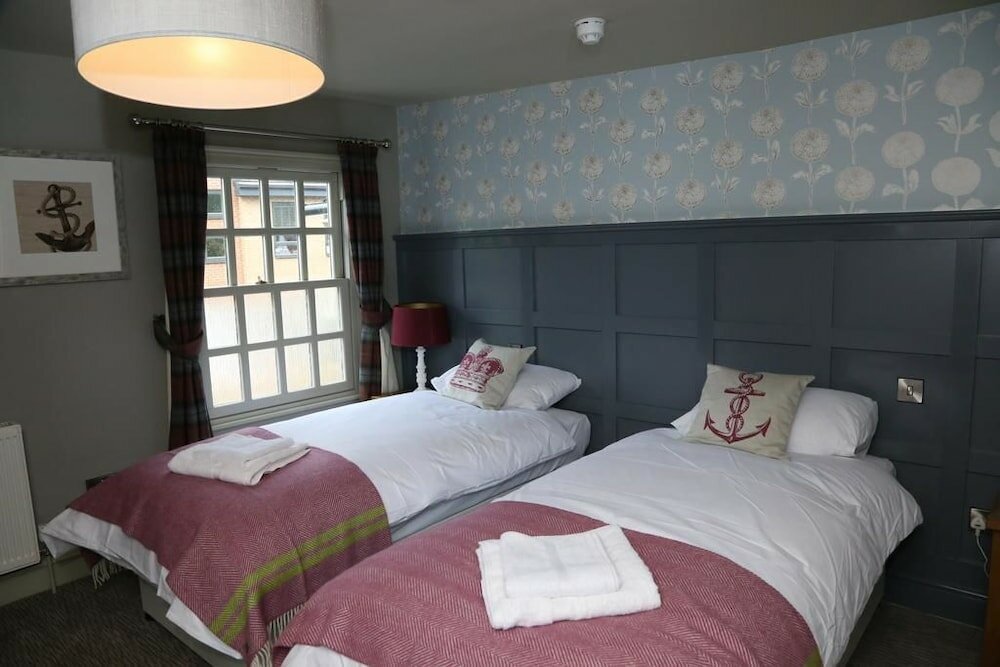 Фото Crown and Anchor