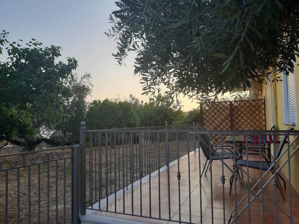 Фото Olive Tree Apartment