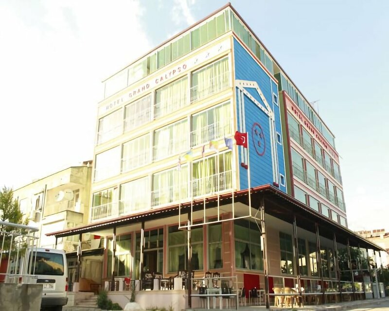 Гостиница Grand Calypso Hotel в Эдремите