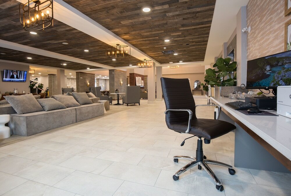 Фото Pomeroy Inn & Suites Prince George