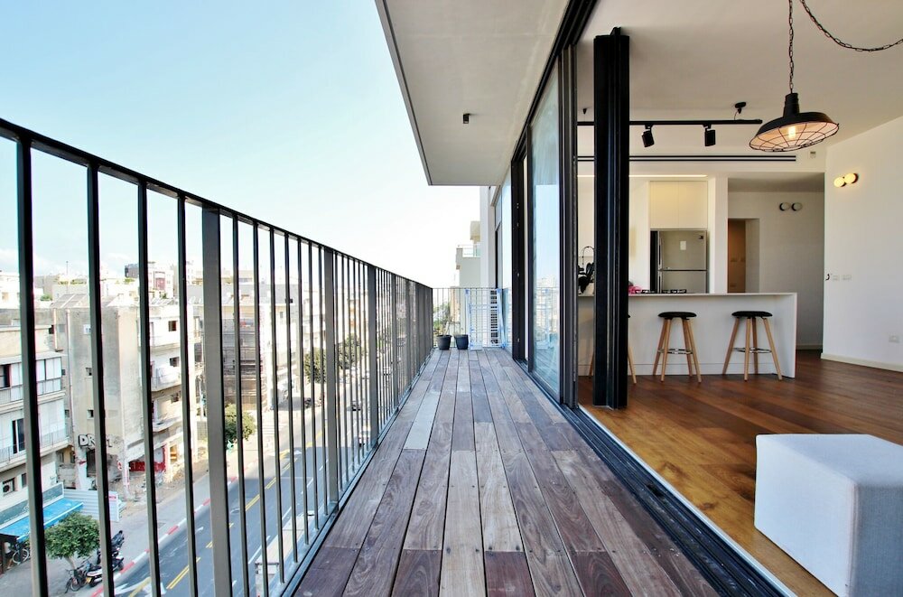 Фото 2 Bedroom Apartment with Hot Tub Facing Bograshov Beach