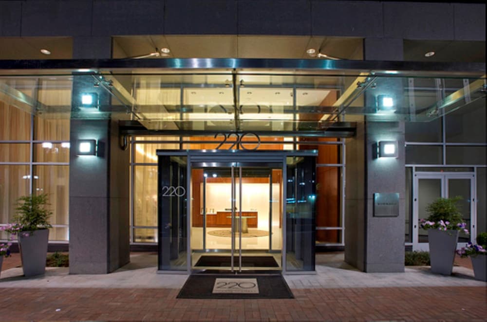 Фото Bluebird Suites near National Airport