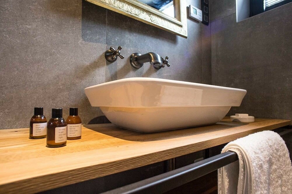 Фото Vault Hotel