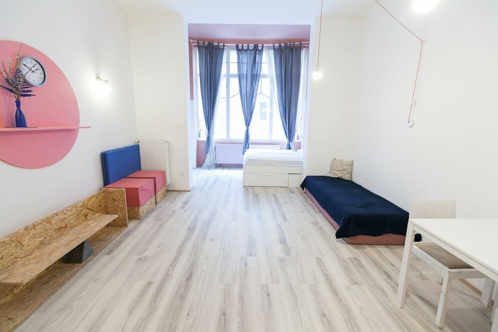 Фото Colorful Ernesto II