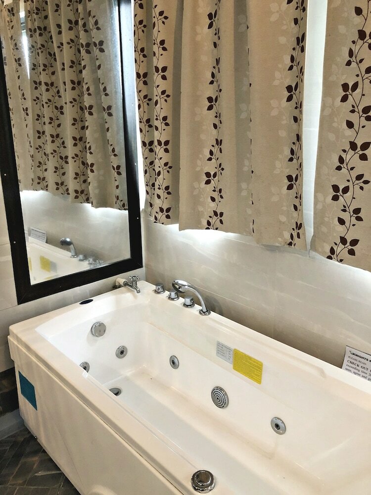 Фото Knights Ko Suites