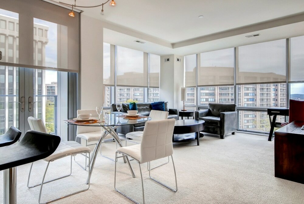 Фото Bluebird Suites near National Airport