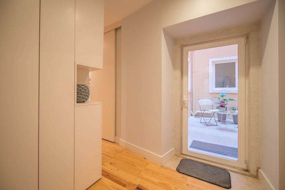 Фото Elegant & Cozy Apartment