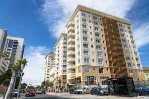 отель Bentley Holiday Apartments - West One
