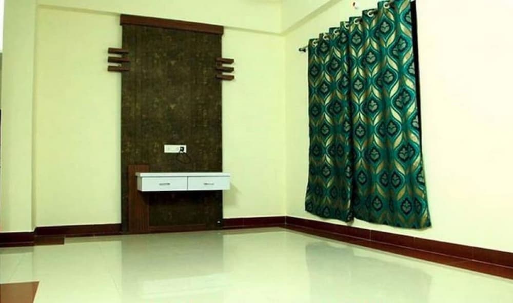 Фото Hotel Lotus Grand