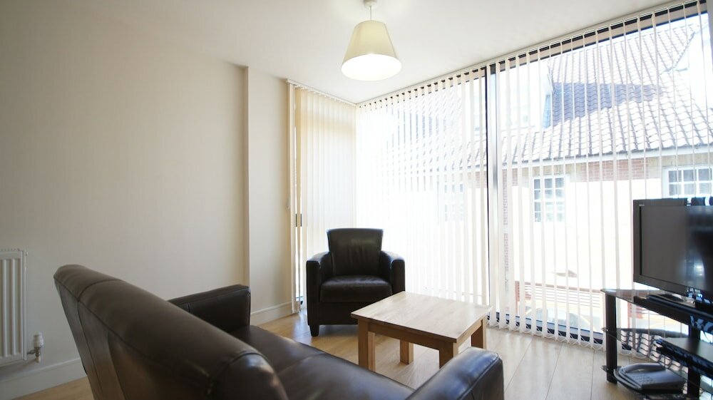 Фото Lodge Drive Apartments