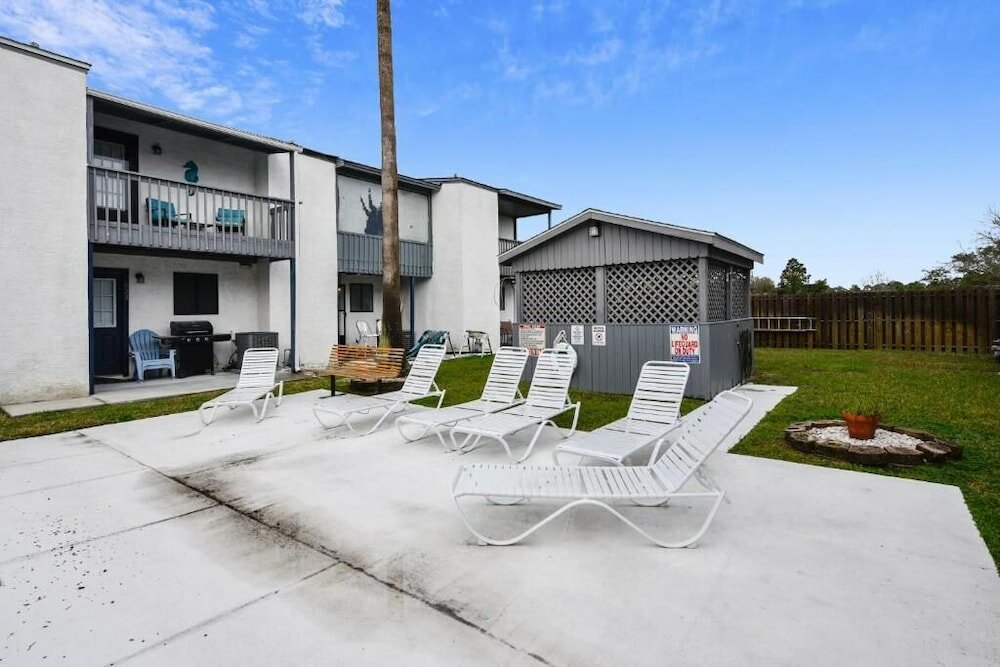 Фото Happy Herron by Book That Condo