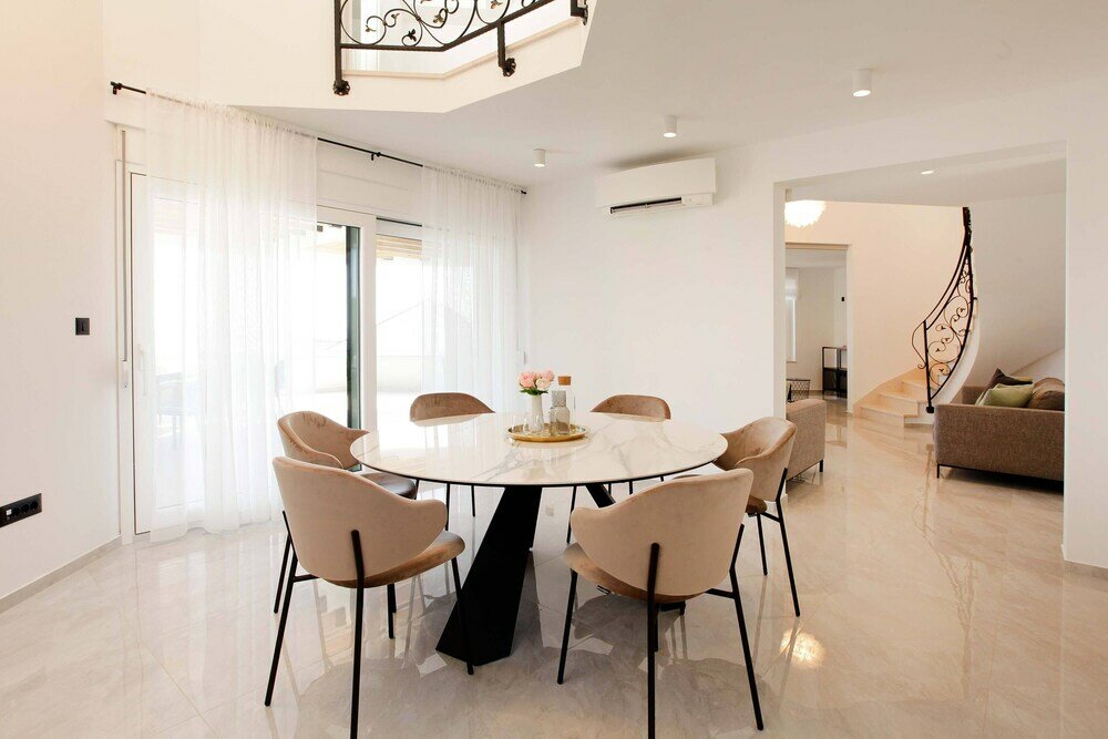 Фото Beachfront villa Senses for 12 in Milna