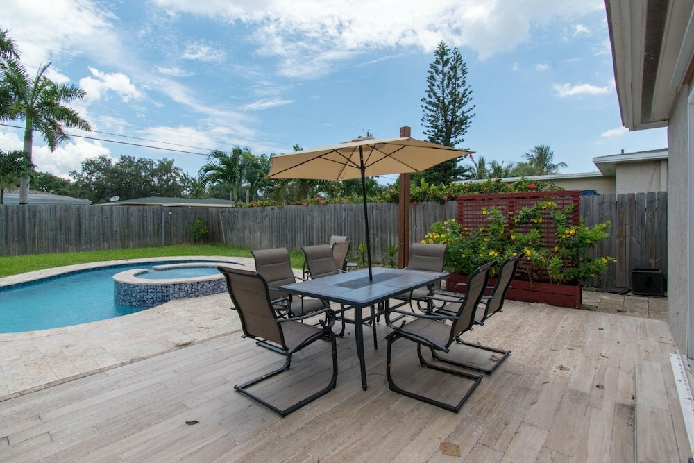 Фото Private Pool 3br New Modern Furniture