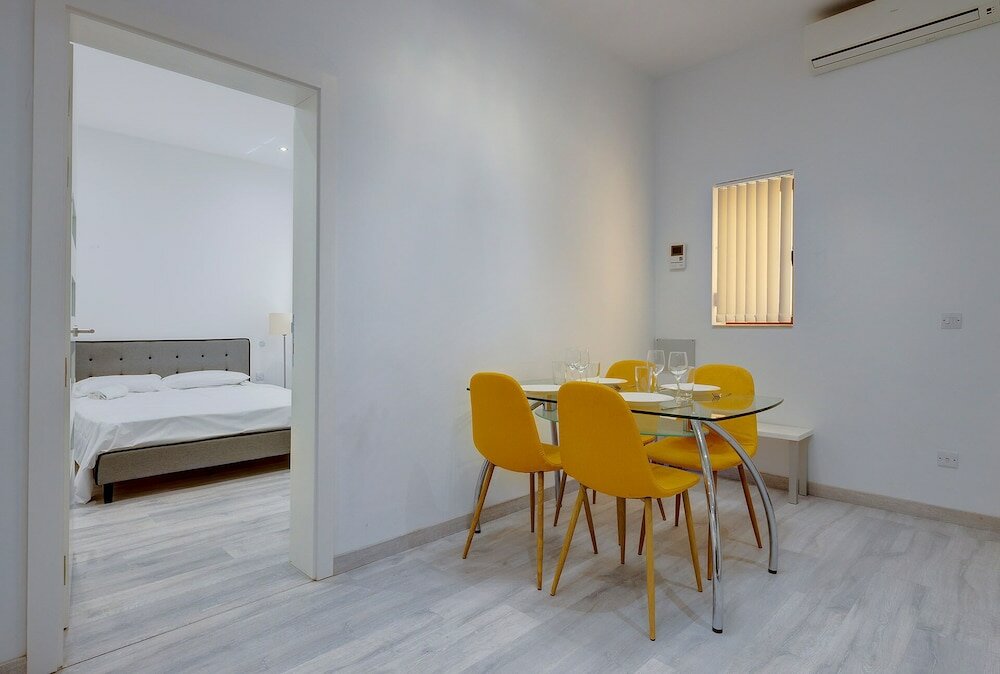 Фото Stylish 3br Apartment, Fantastic Location in Sliema
