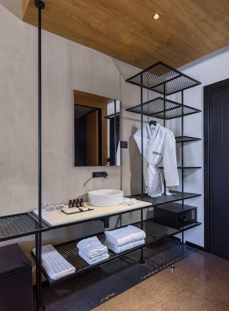 Фото Brown Brut Seafront Hotel