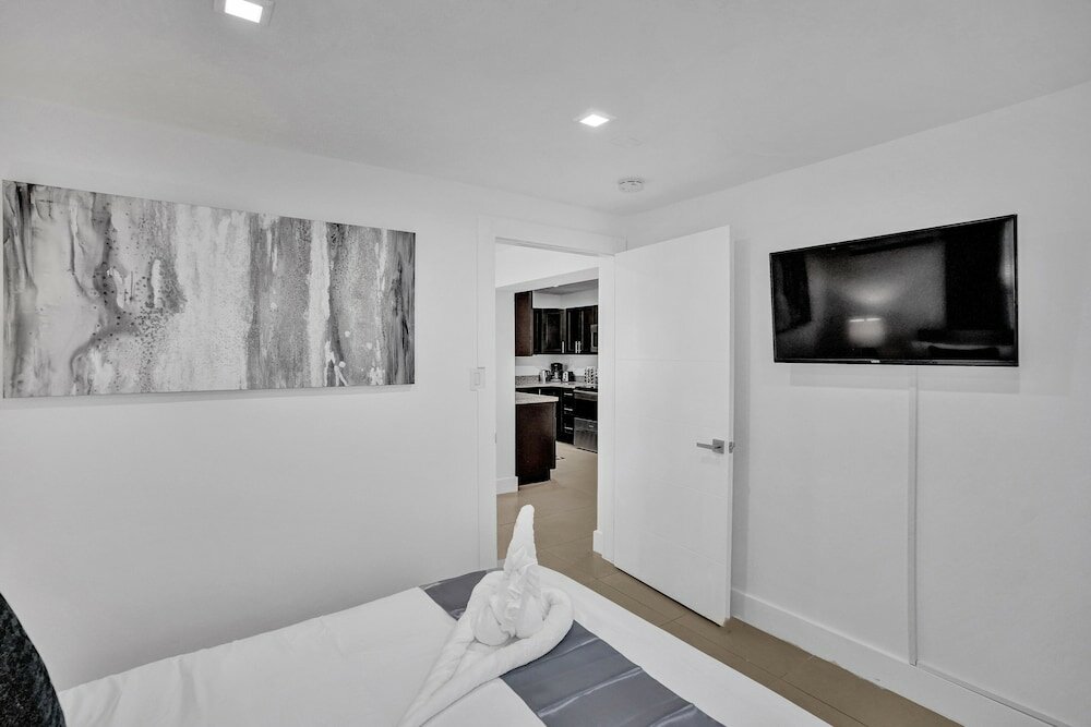 Фото Waterfront Newly Renovated 4 Br Home