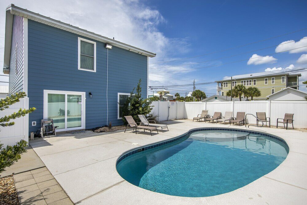 Фото Breezy Blue Cottage