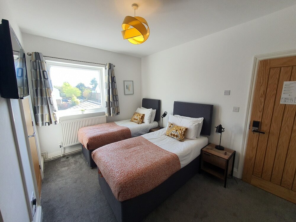 Фото North Cambridge Guesthouse- Paymán Club