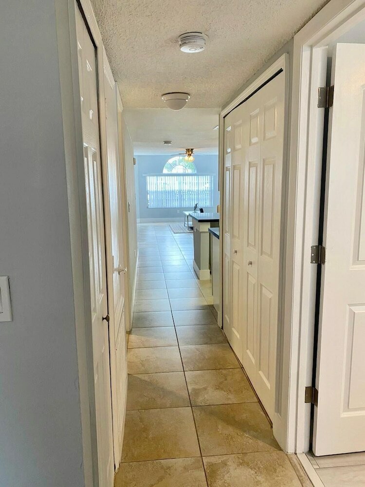 Фото Three Bedroom Apartment № 2 -- 5009 Lbc -- Vusa Three Bedroom Condo Apartment