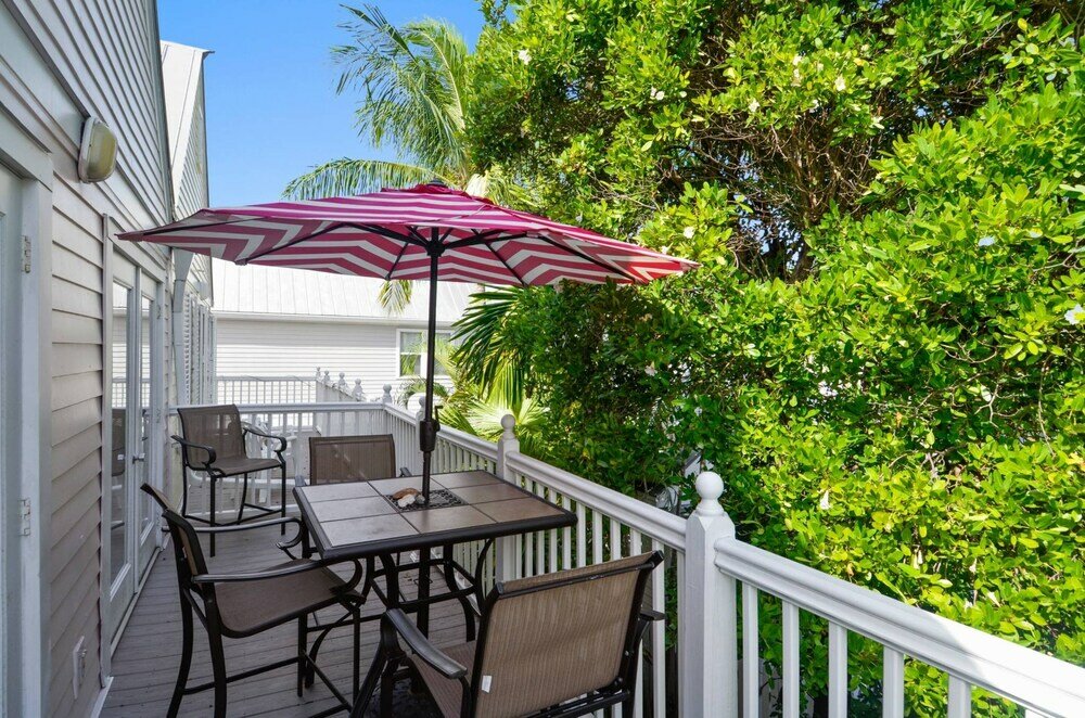 Фото Linger Longer by Avantstay Key West Walkable Gated Community, Shared Pool Week Long Stays Only