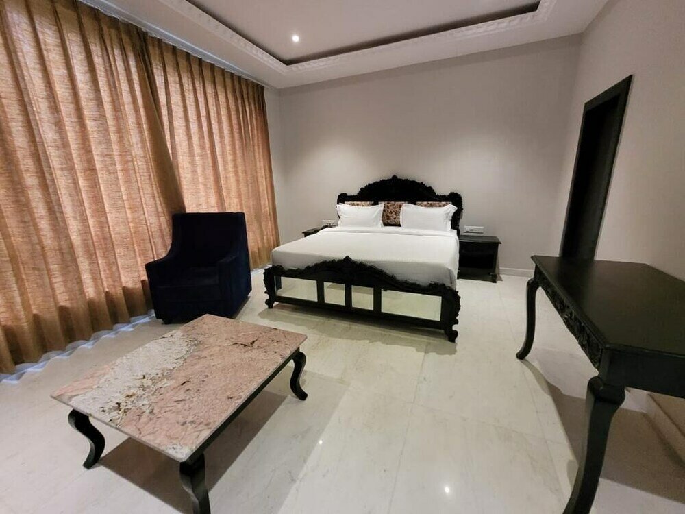 Фото Hotel Suryauday