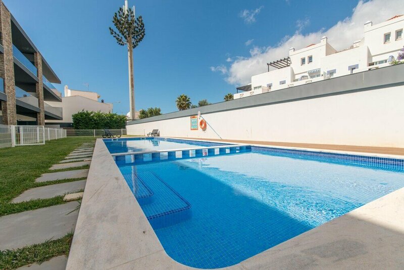 Гостиница 800m From the Boat to Praia das Cabanas, With Pool, Terrace, Wifi and Aircon