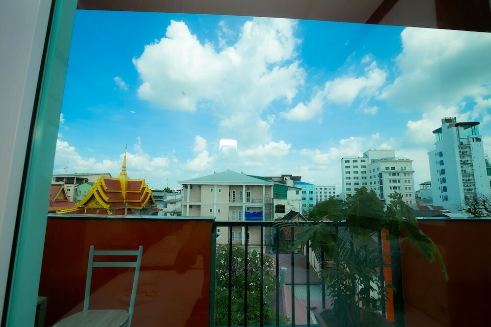 Фото Champion Hotel & Pub